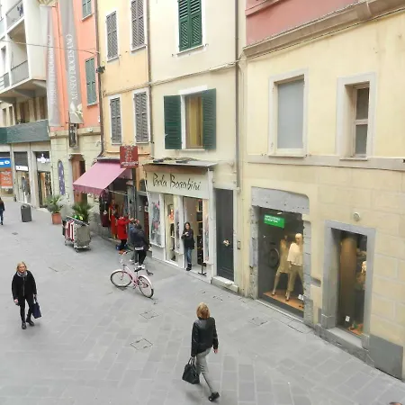 Διαμέρισμα Central Guesthouse Λα Σπέτσια