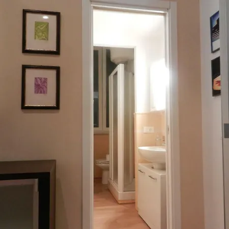 Central Guesthouse شقة *